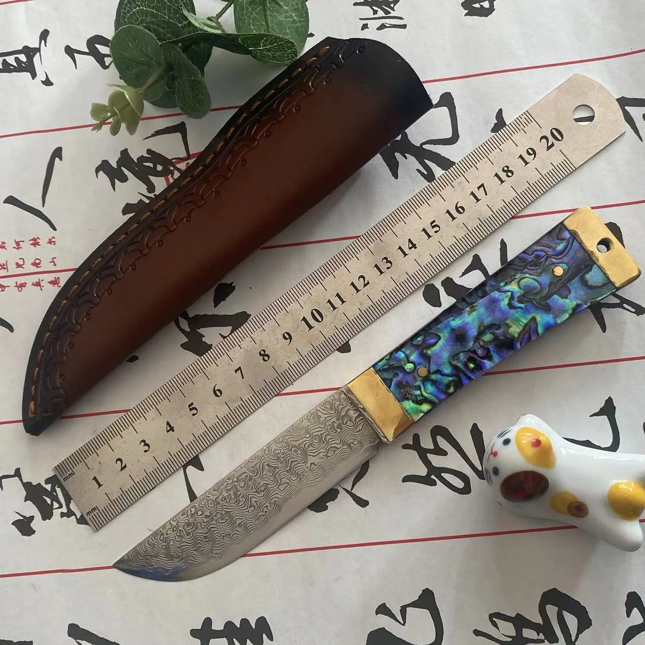 Охотничий нож с абалоновой ручкой тактический прямой резец из дамасской стали