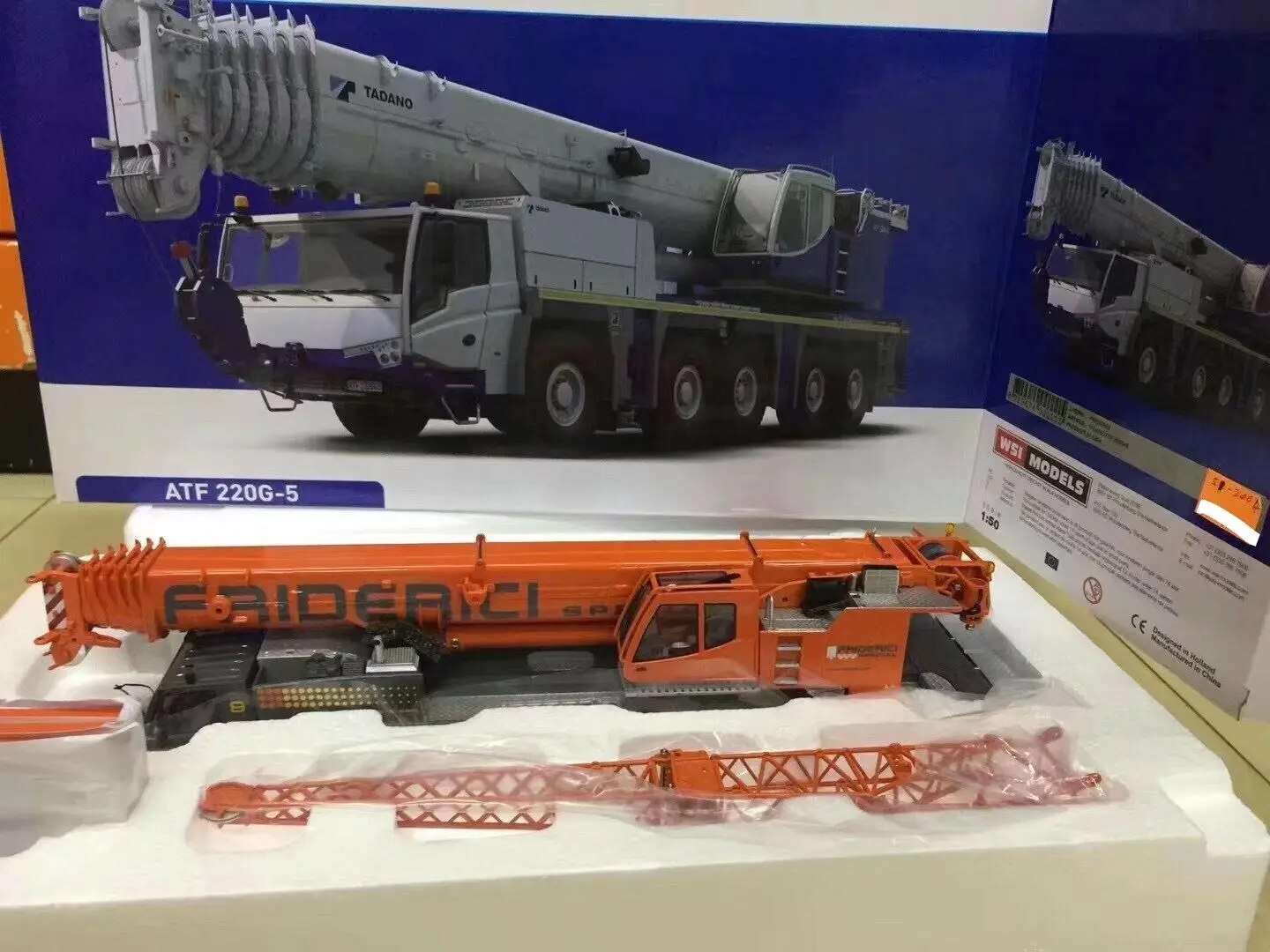 

WSI 51-2004 Friderici Tadano ATF 220G-5 Кран масштаб 1:50 литье под давлением