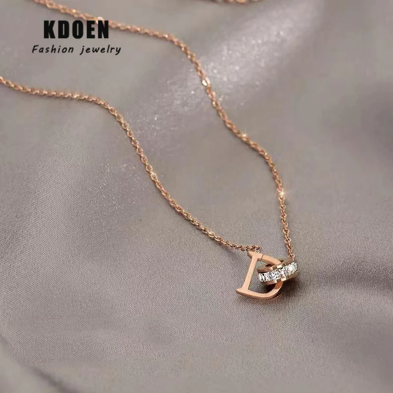 

2022 New Classic D-shaped Zircon Circle Pendant Stainless Steel Rose Gold Necklace Sexy Necklace Jewelry For Party Girls Womans