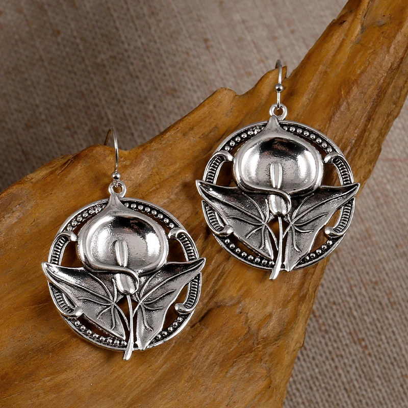 

New Retro Flower Alloy Women's Earrings Handcrafted in Three Dimensions