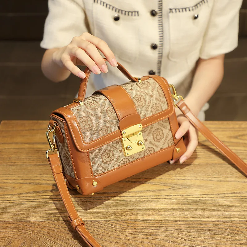 

Женская маленькая квадратная Наплечная Сумка с вышивкой