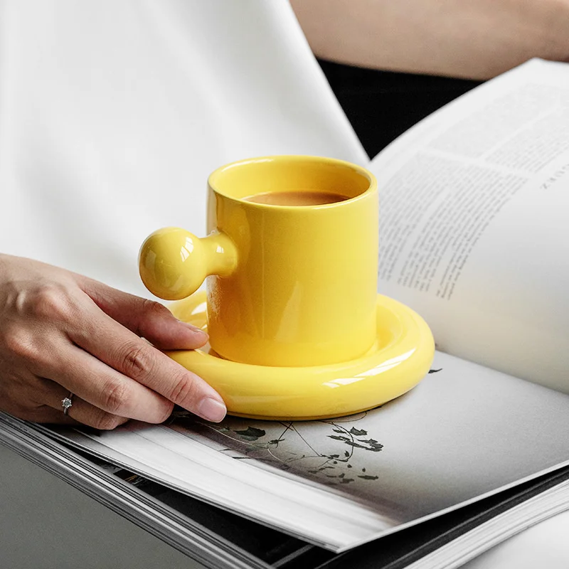 

Модная керамическая креативная кофейная чашка с подносом, нордический домашний декор, чайная чашка, набор для офиса, послеобеденных чашек, ...