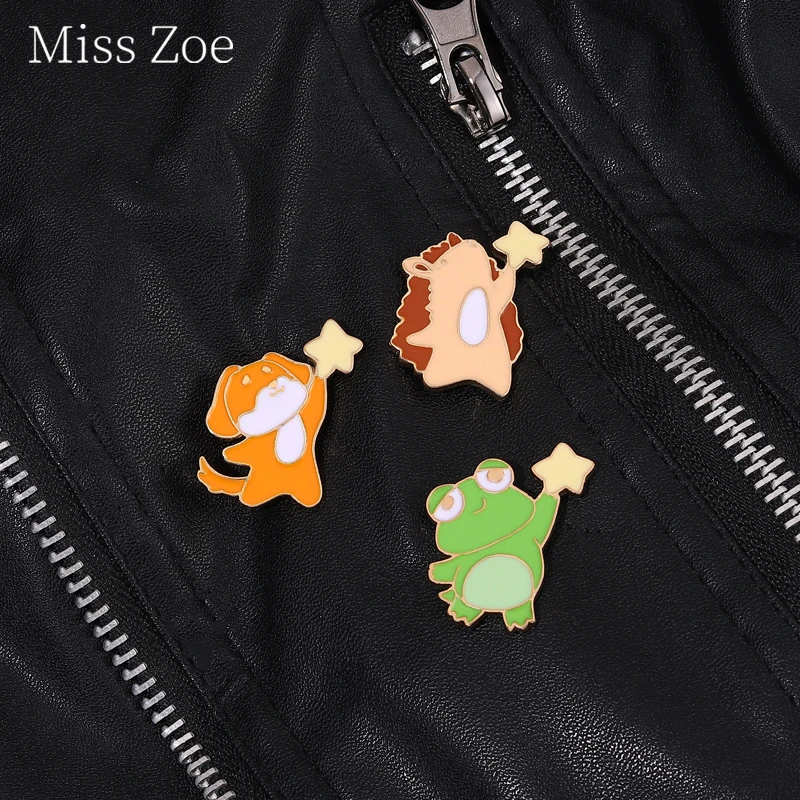 

Star-Picking Animals Enamel Pins Custom Dog Frog Hedgehog Design Creative Brooches On Backpack Lapel Pin Gift For Kids Jewelry
