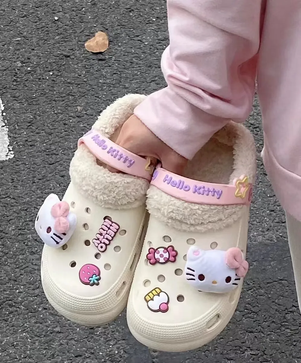 

Тапочки Hello Kitty Kuromi плюшевые Crocs Kawaii зимние тапочки Аниме Sanrio милые домашние уличные мягкие удобные милые подарок на день рождения