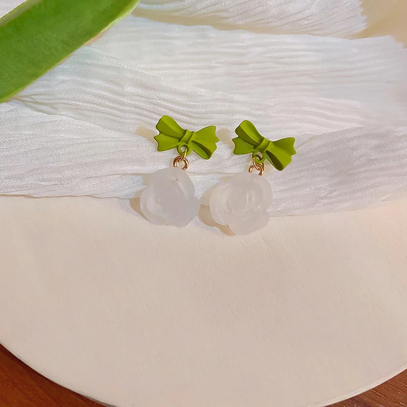 Полупрозрачные подвески в виде цветов женские серьги яркий простой дизайн