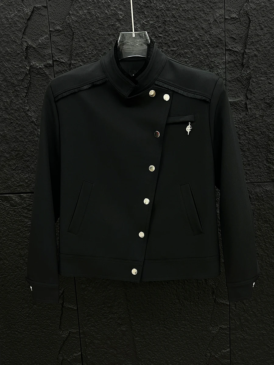 Осенняя куртка с косой грудью и коротким воротником-стойкой заклепками мужская