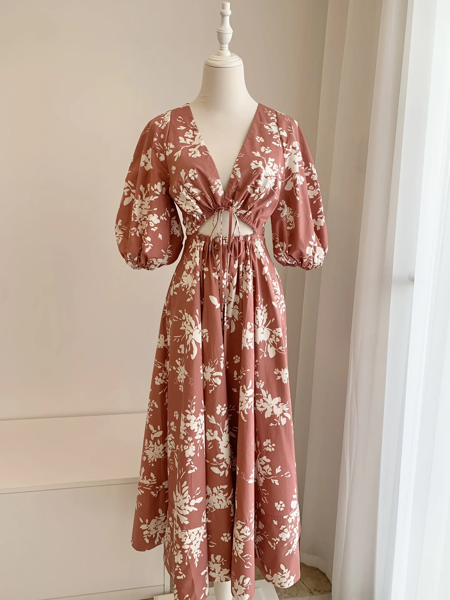 

Resort style V-neck slimming waist closed print bubble sleeve dress long skirt ladies