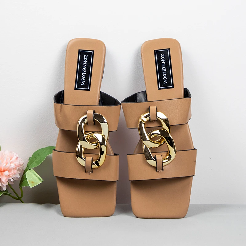 

Slippers Women 2022 Summer Fashion Luxury Design Flat Roman Slides Outside Beach Shoes Sqaure Toe Metal Button Woman Sandals