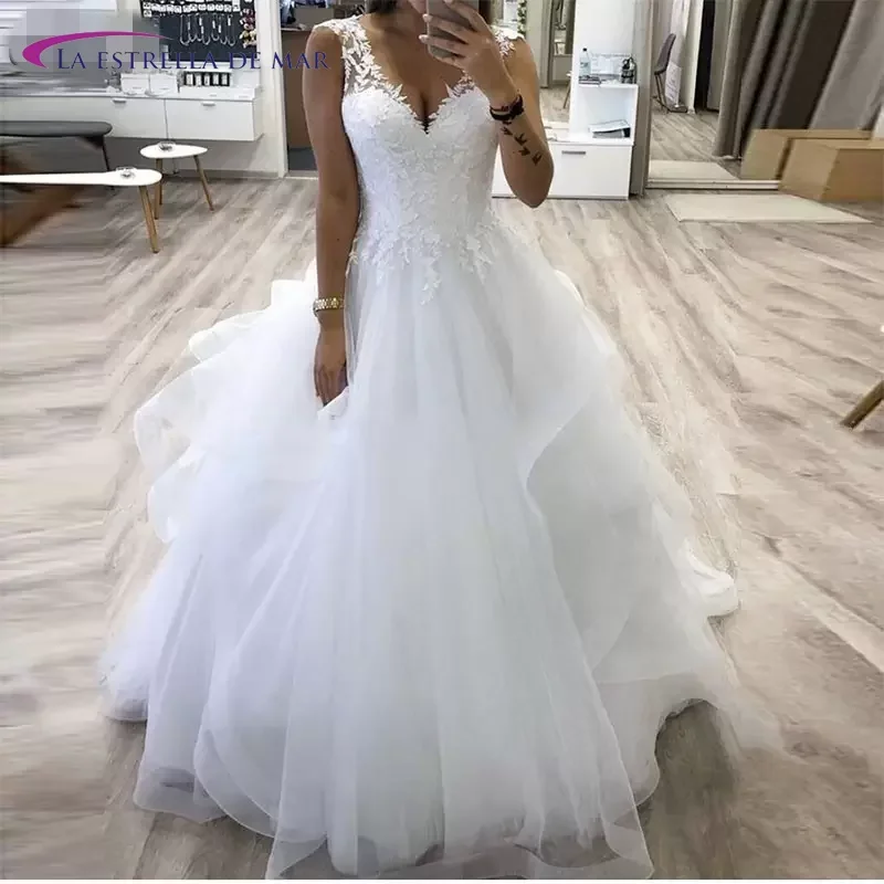 

Vintage Wedding Dresses Plus Size Women V Neck Appliques Tulle Cascading Ruffles Tiered Bridal Gowns Lace Up Vestido De Noiva