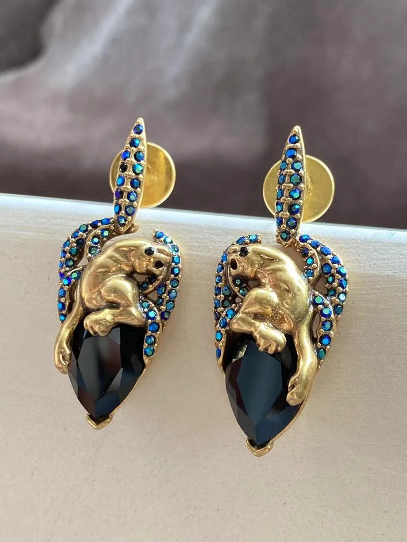 

Timeless Wonder Vintage Zircon Geo Leopard Stud Earrings for Women Designer Jewelry Ins Mediaeval French Runway Royal Rare 6347