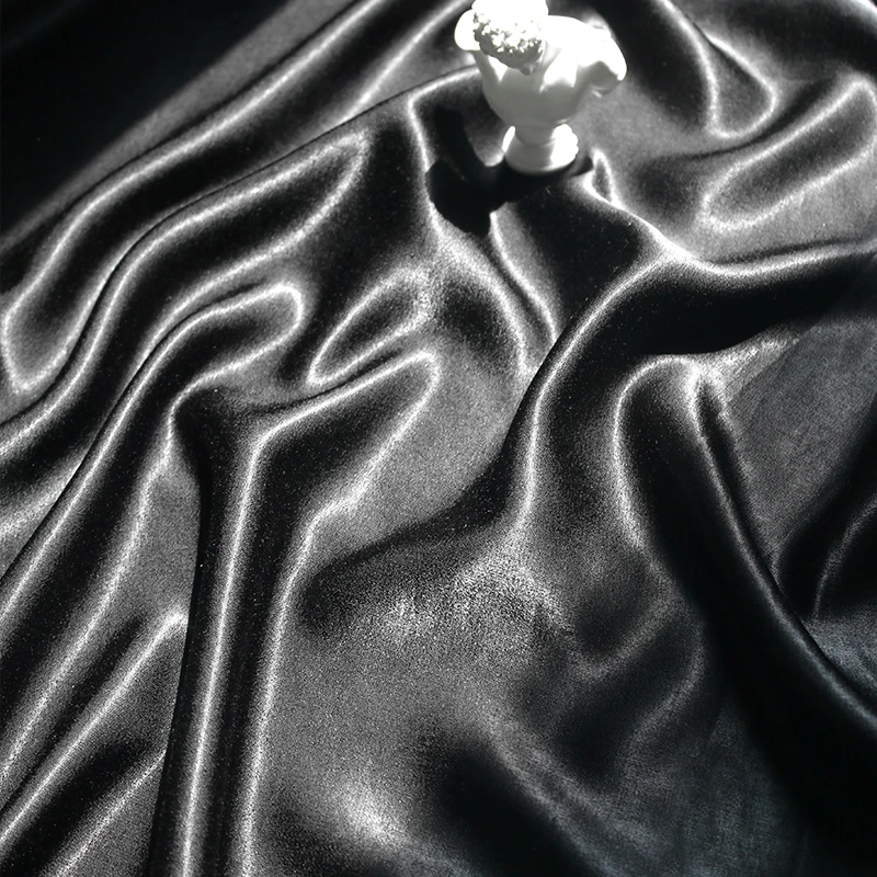 

Черная глянцевая плотная Глянцевая хлопчатобумажная атласная ткань модная и приятная для кожи дизайнерская хлопчатобумажная ткань