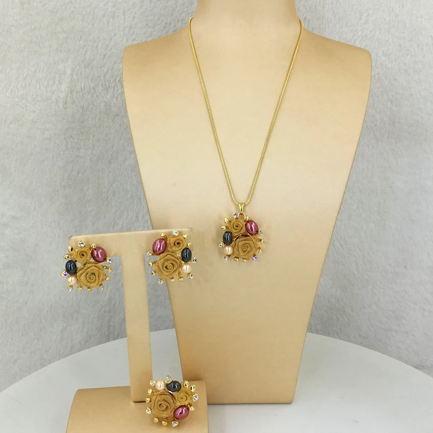 

Комплект из колье, серёг и кольца, с позолотой