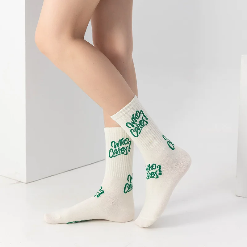 1Pair/2paris New Women's Cotton Medium Sleeve Comfortable Non abrasive Fashion Autumn Winter Sports Letter Stripe Harajuku Socks