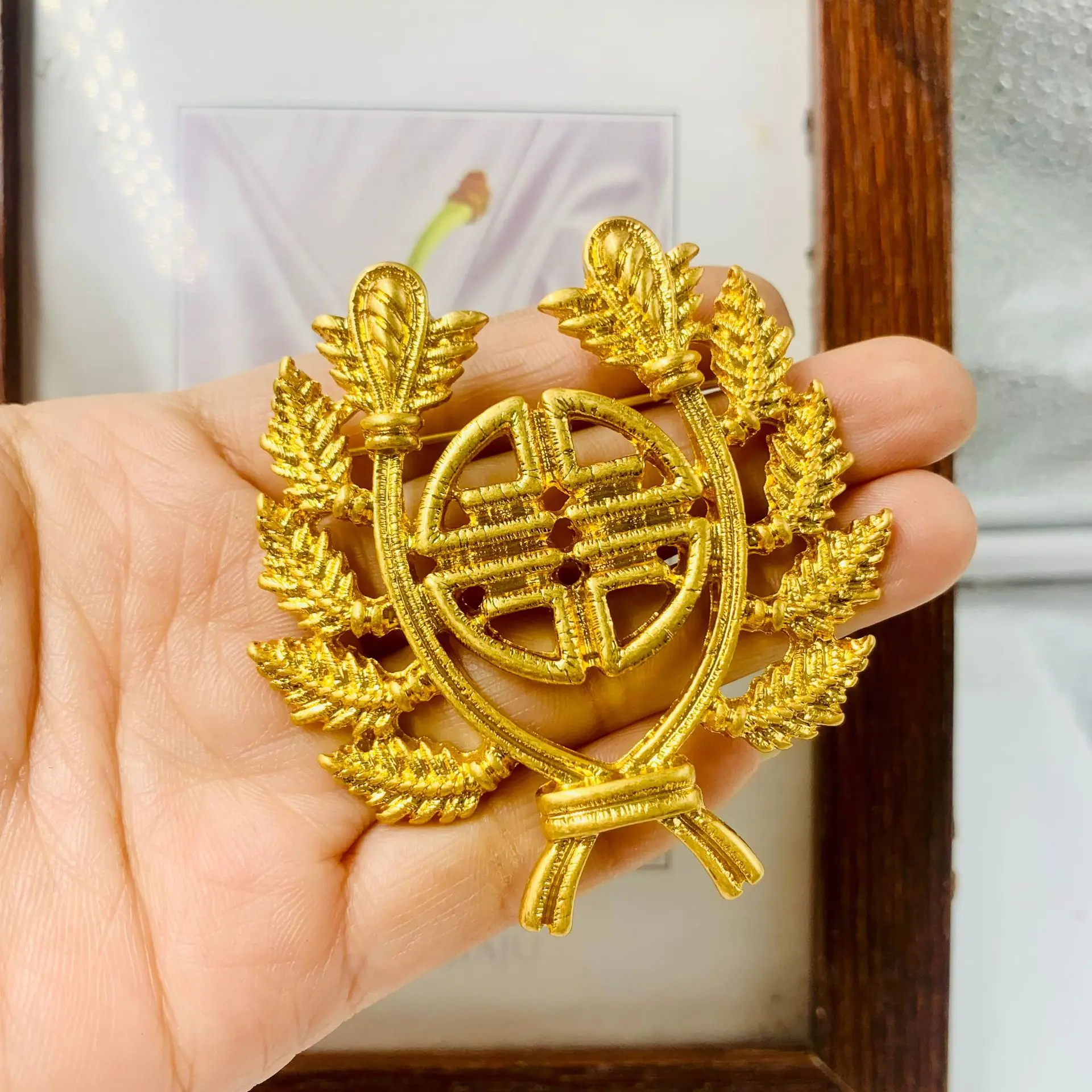 

vintage electroplated gold wheat spike brooch luxurious and exquisite chest accessories