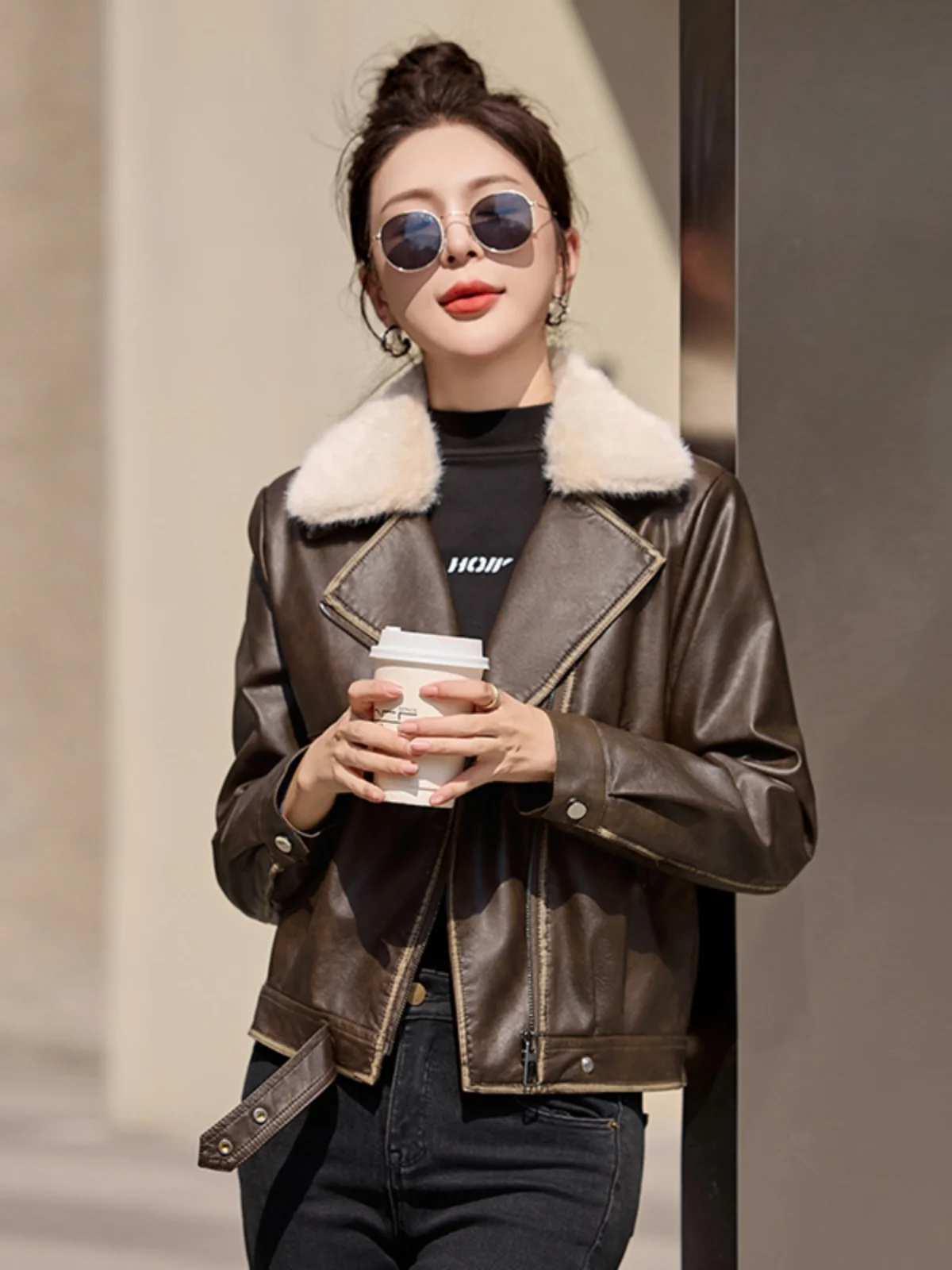 Стеганое кожаное пальто с лацканами верхняя одежда для женщин зима 2024 новая