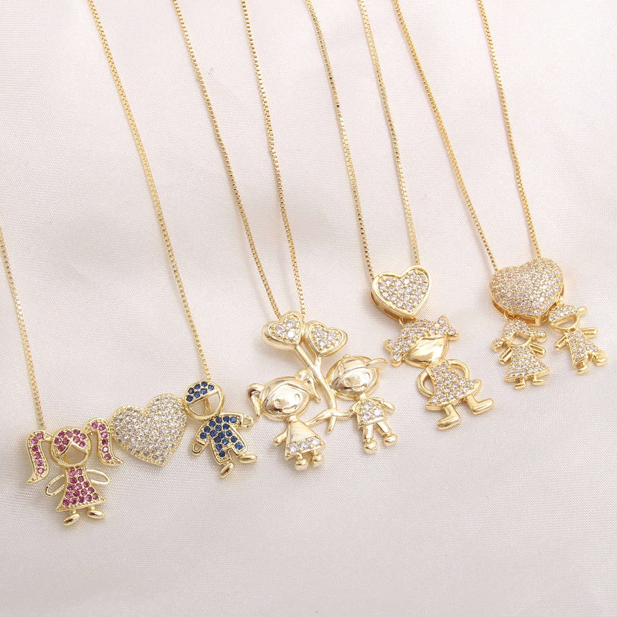 

SUNSLL Custom Family Necklaces Personalized Heart Hand Hug Pendant Necklace Kids Boys Girls Jewelry For Women Birthday Gift
