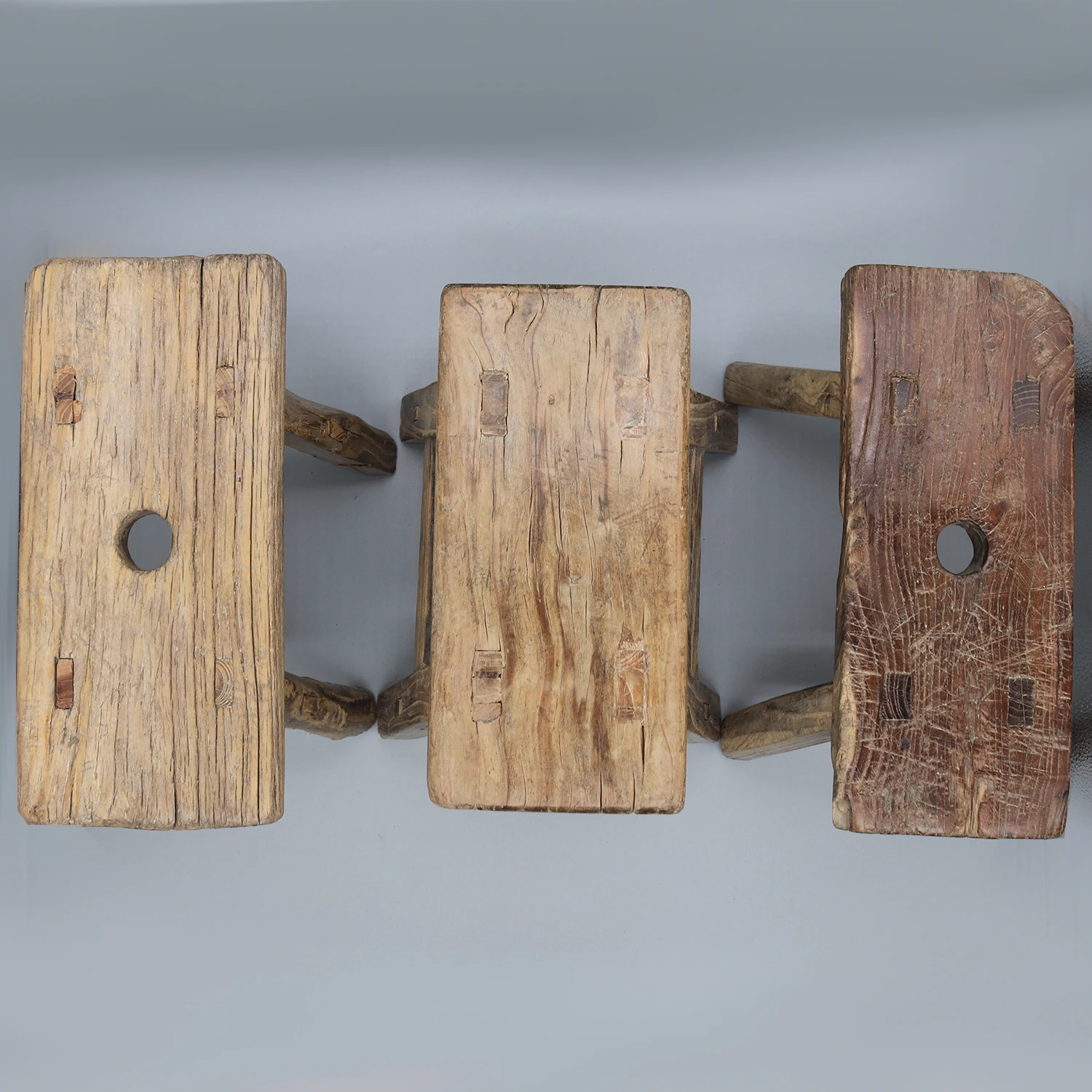 Деревянный пуфик