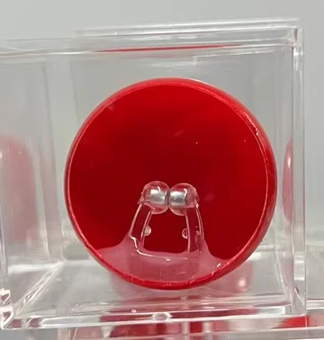 

Красный пластиковый нос клоуна