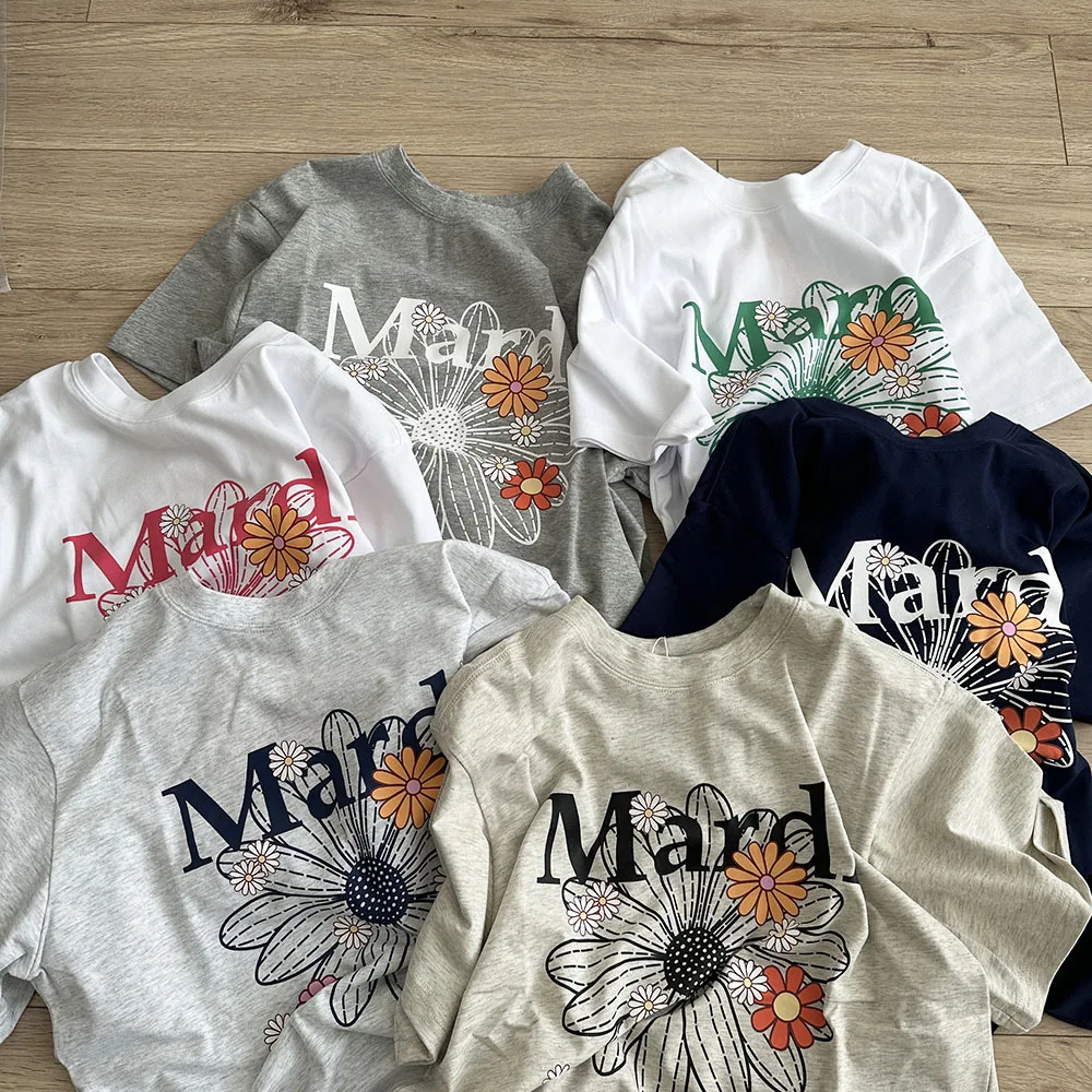 

6 colors ~ Korean version of the new Kim Go Eun daisy flower print loose casual T-shirt in 2023.