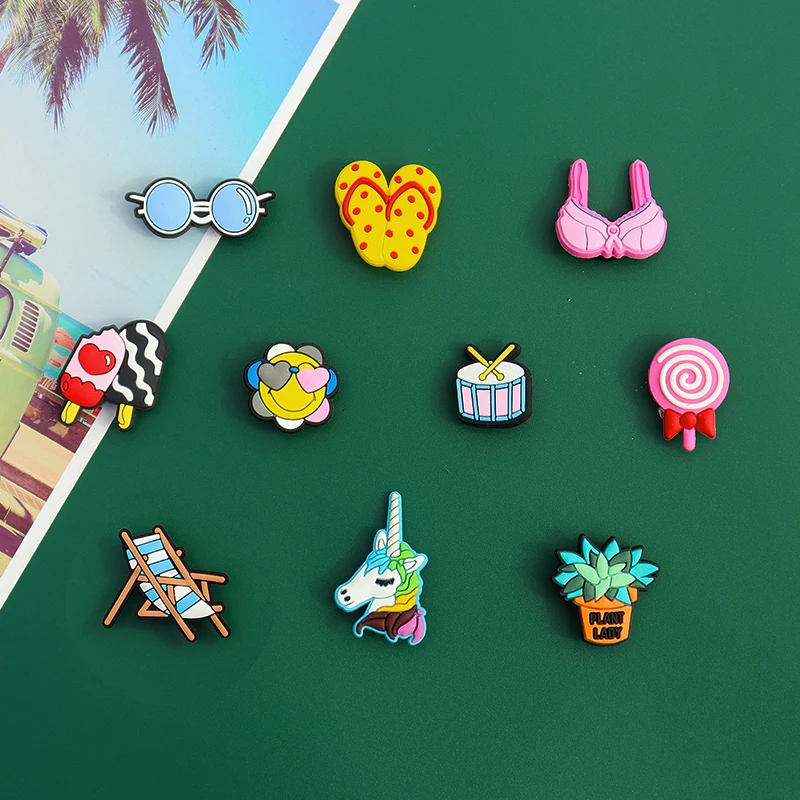 Wholesale 100Pcs  Pvc Croc Shoe Charms Decoration Clog Wristbands Shoe Flower Accessories Boys Girls Christmas Party Gifts