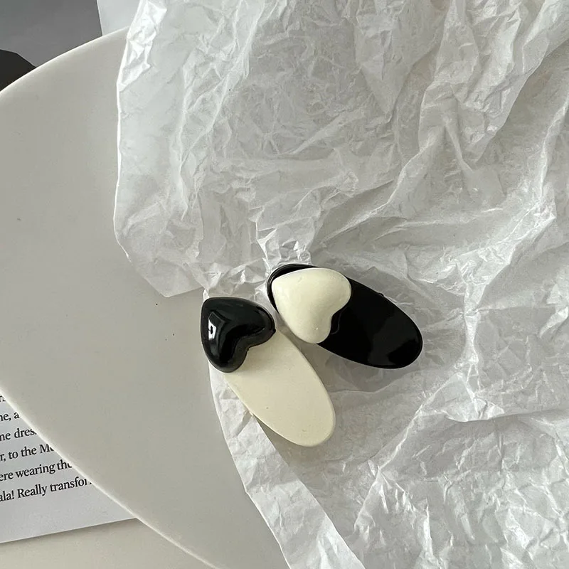 

Black and White Simple Love Mini Clip Cute Sweet Banger Duck Beak Clip Versatile Simple Hairpin Hair Accessories