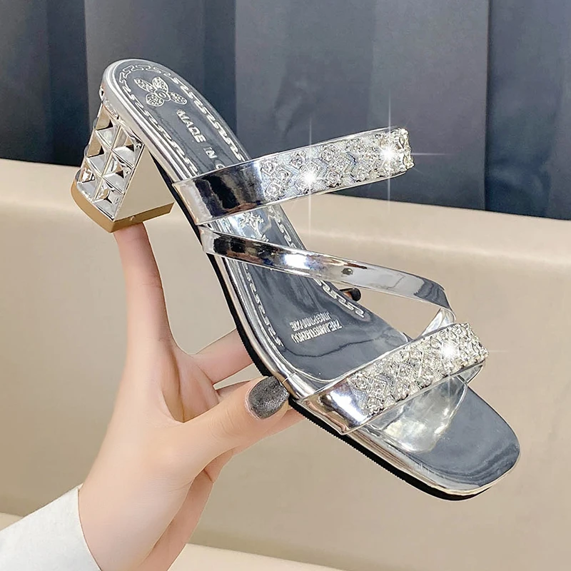 Rhinestone Slippers Chunky Heel 2023 New Summer Diamond-Embedded Mid Heel Roman Fashion Leisure Sandals Golden High Heels Women