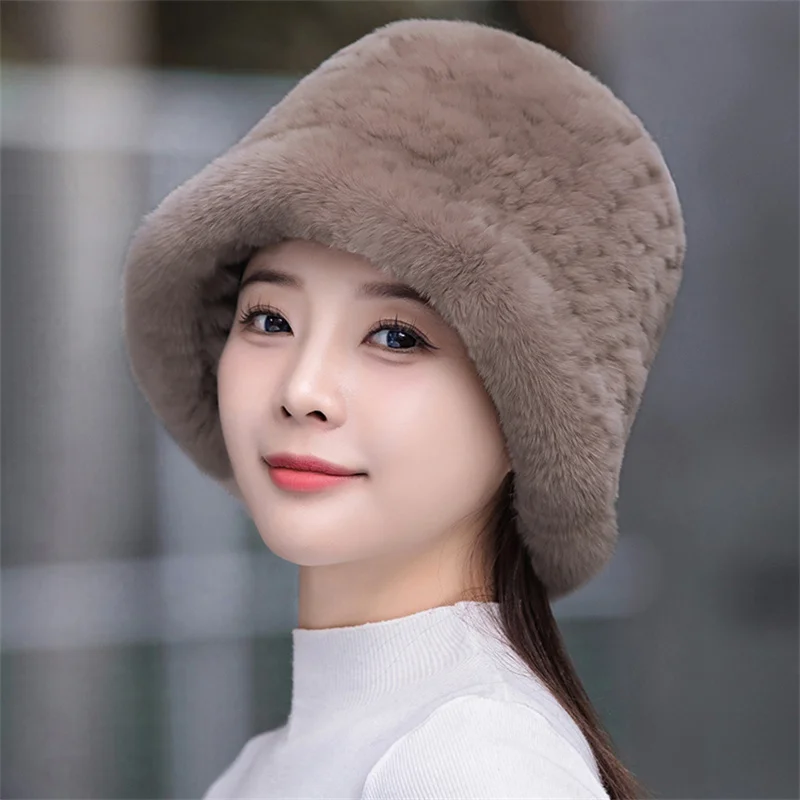 Женская вязаная шапка из кроличьего меха