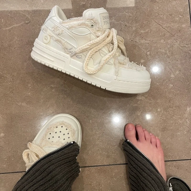 Новинка стильная модная женская обувь с круглым носком на плоской подошве