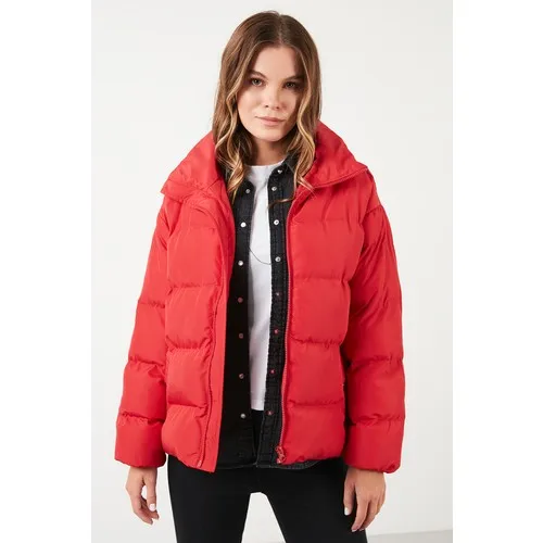 Рисунок 2 - Зимнее модное красное пальто