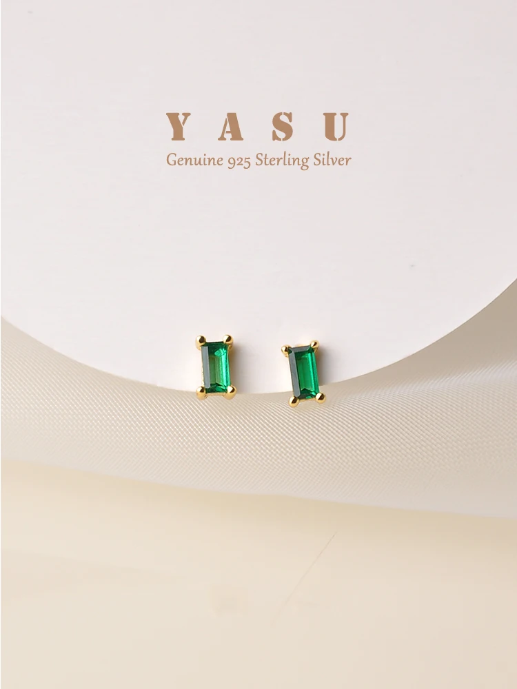 

Женские серьги-гвоздики из серебра 2022 пробы, с фианитом