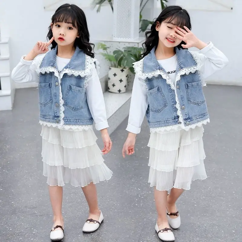 Детская верхняя одежда жилет куртка без рукавов для девочек джинсовый с кружевом