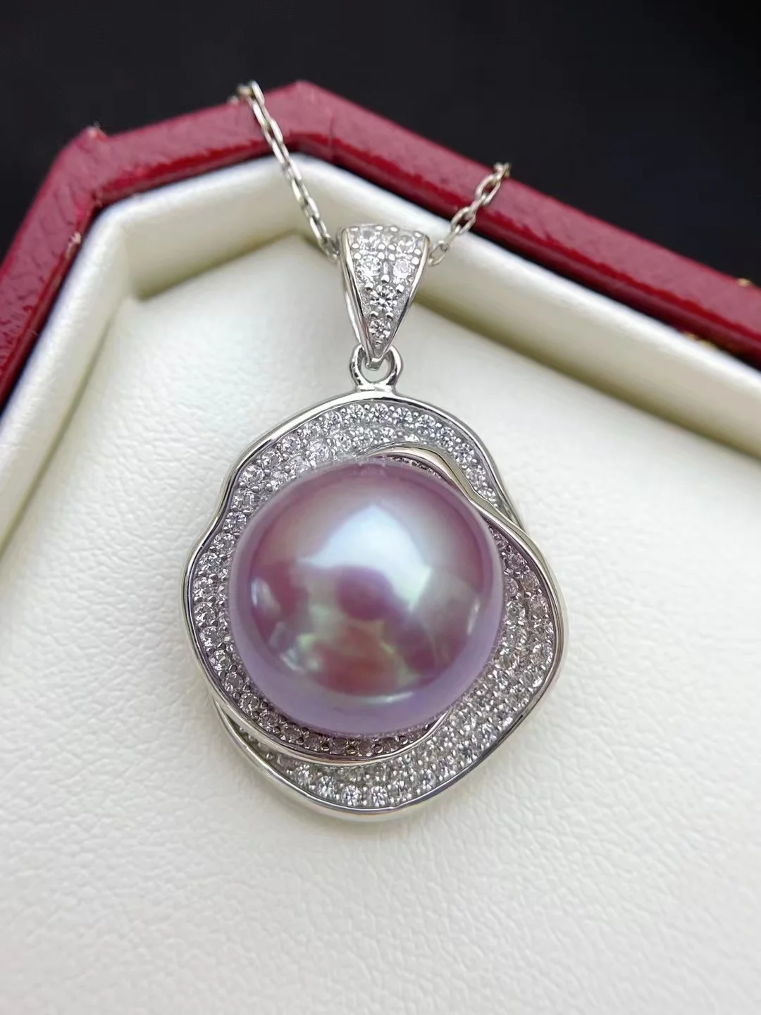 

Цепочка женская из серебра 925 пробы с натуральным жемчугом, 13-14 мм