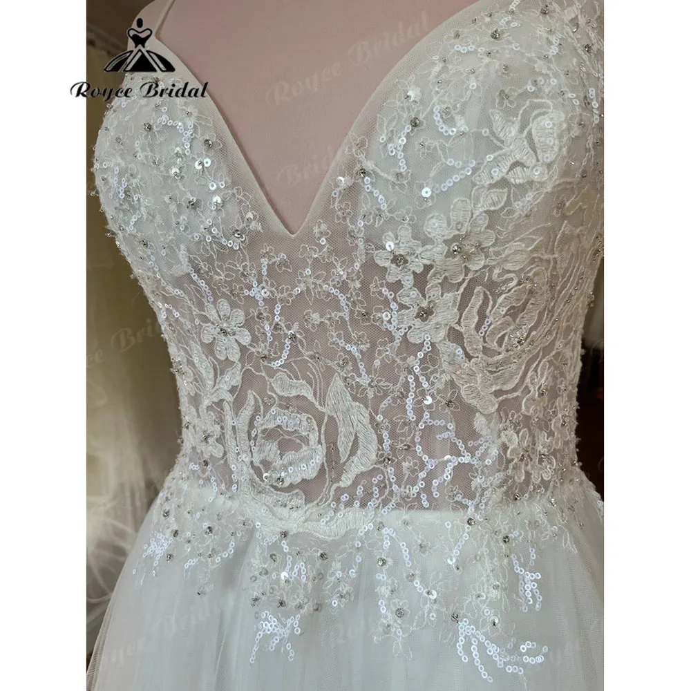 Кружевное свадебное платье в стиле бохо с разрезом по бокам и открытой спиной