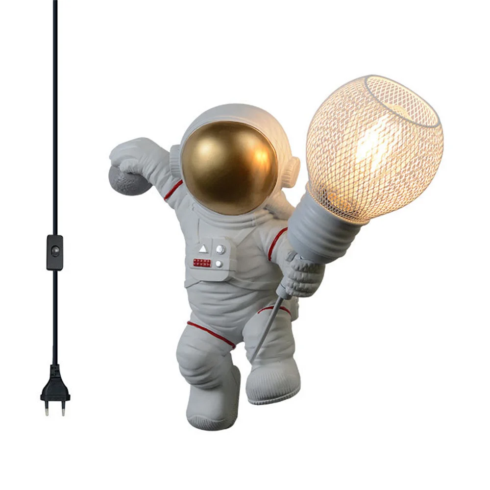 

Креативный настенный выключатель с астронавтом и штекером, бра из железа и смолы для детской комнаты, прикроватный настенный светильник, до...