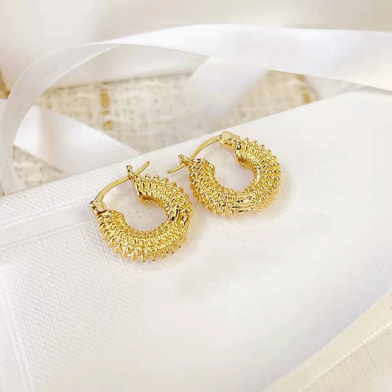 

Classic fashion twist earrings original high quality exquisite female holiday gift