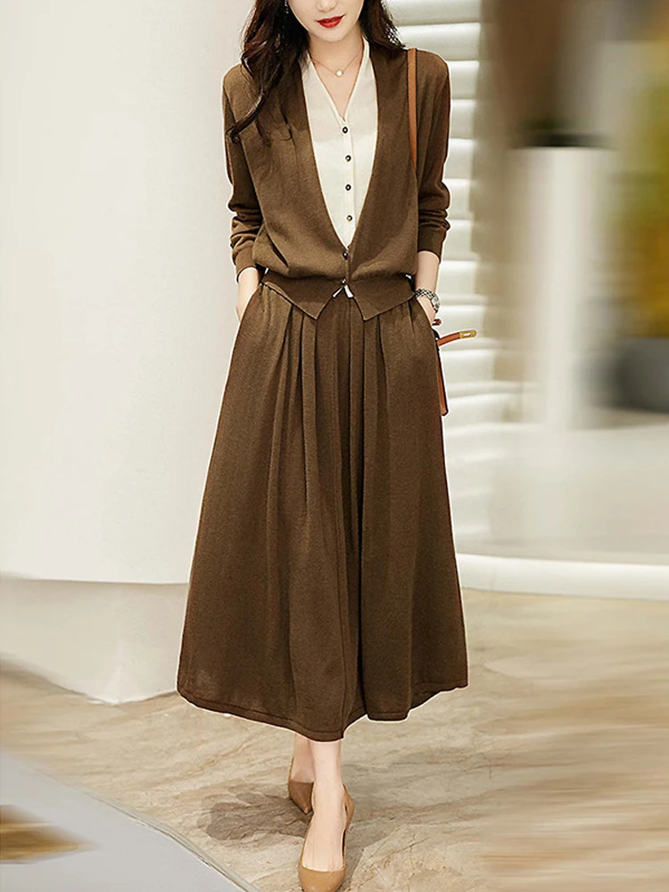 

New Autumn Winter Breathable Outdoors Contrast Fake Two-piece V-neck Knit Cardigan and Elasticated Waist Skirt Women 2 Piece Set
