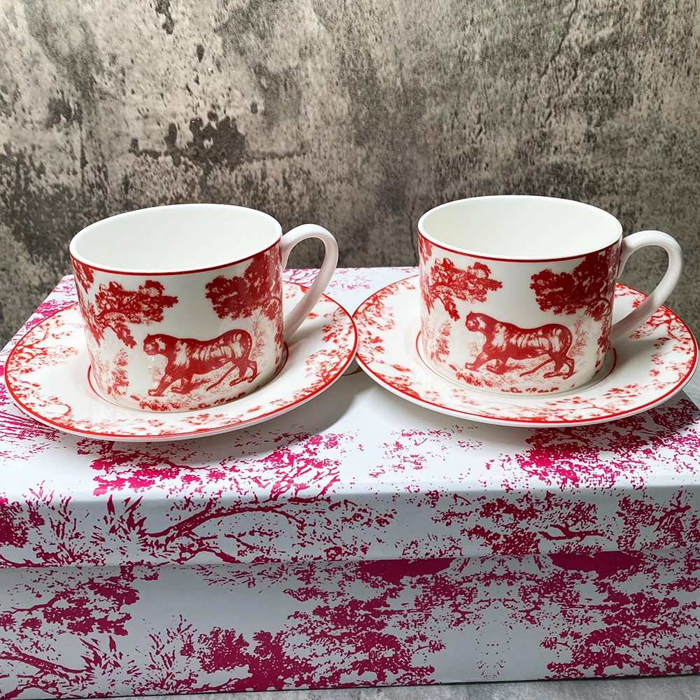 

2022 оригинальный набор в коробке, фарфоровые чайные чашки и блюдца из костяного фарфора, подарок на свадьбу и день рождения, новая модель