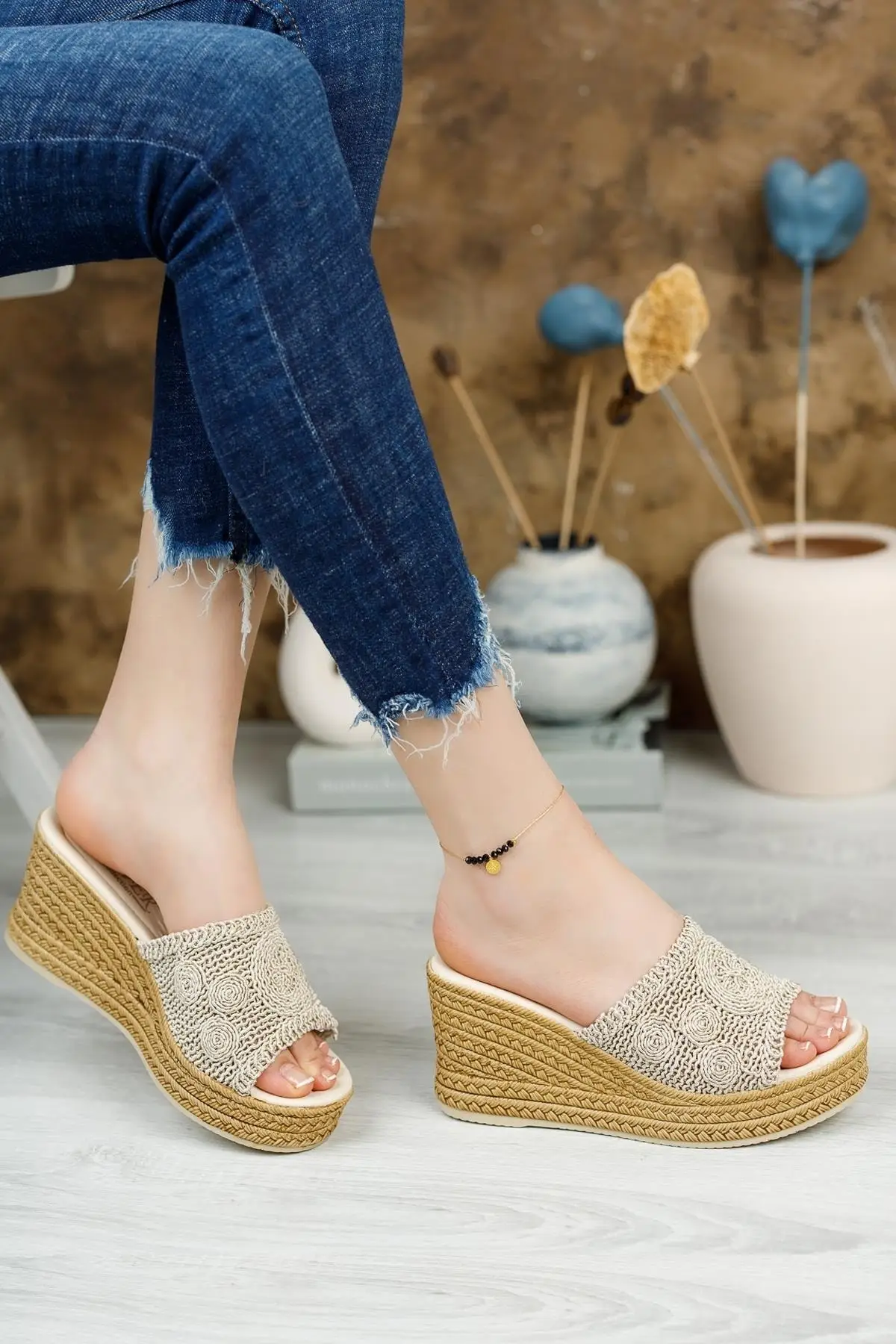 

Women flat straw padding sole slippers