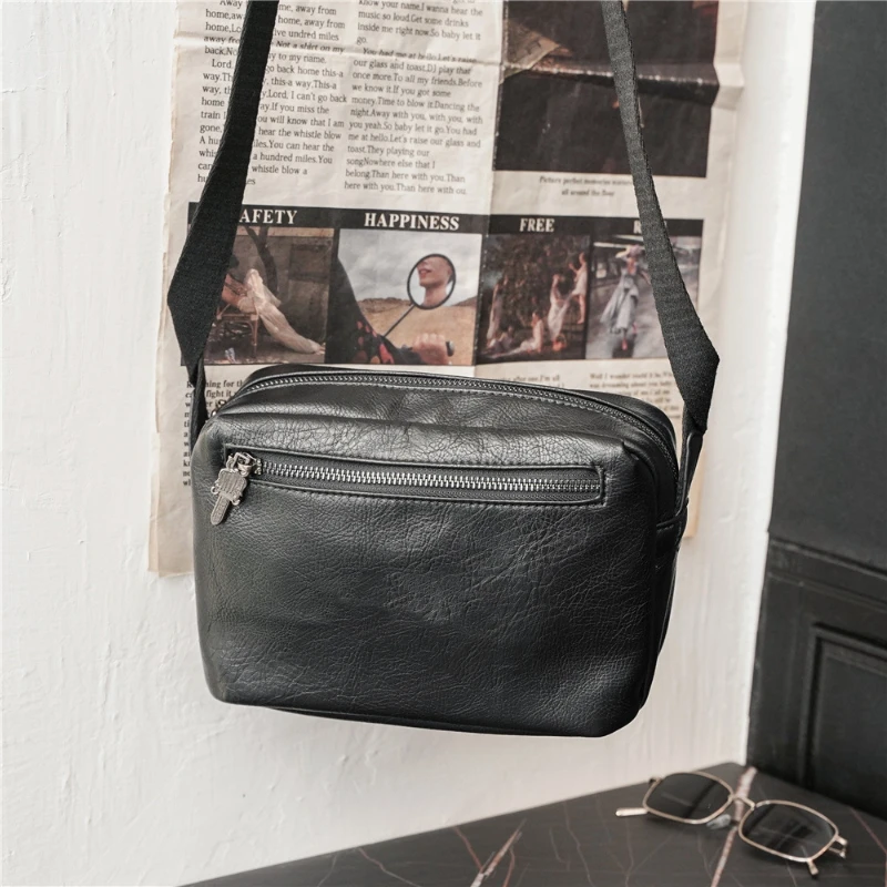 

Sling Brand Shoulder Bag Bag Luxury Crossbody Shoulder Men's Bag Rivet Bag Bag Fashion Design Men Square Leather Crossbody