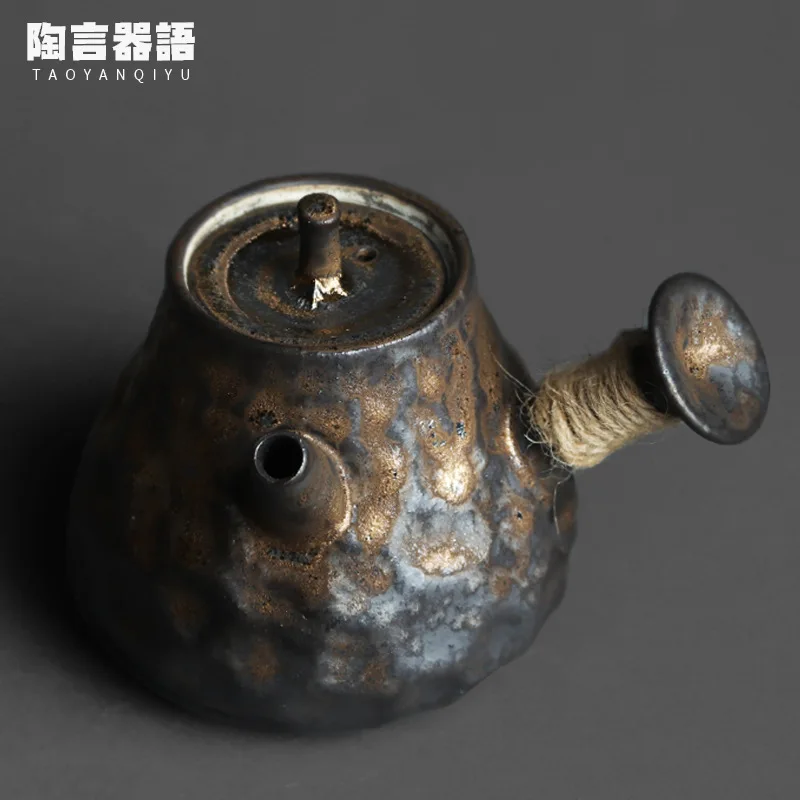 

Заварной чайник ручной работы в стиле ретро с черным золотым молотком и боковой ручкой