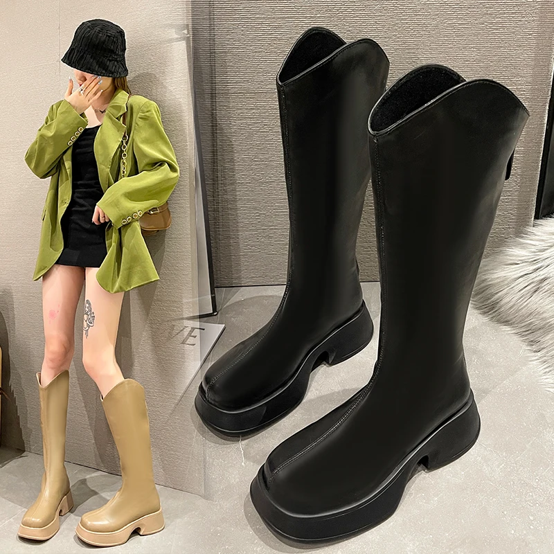 

Женские сапоги на плоской подошве, с молнией сзади