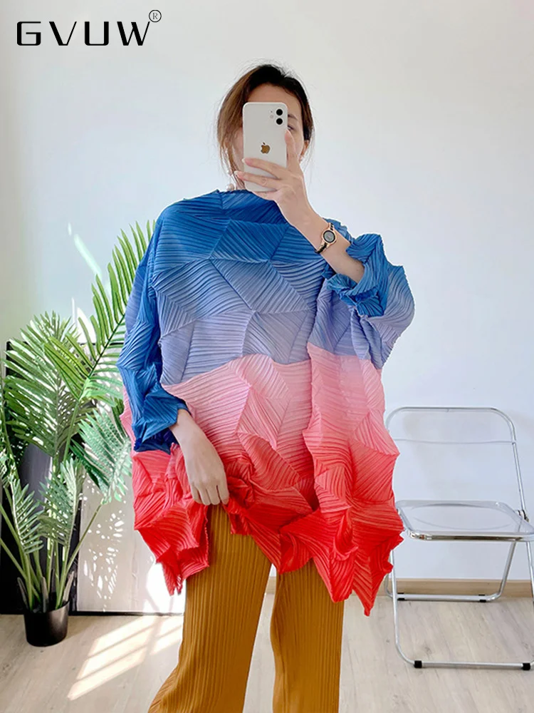 

Женские Плиссированные градиентные рубашки GVUW, новинка весны 2023, Модный пуловер с круглым вырезом и цветными блоками, свободная Асимметрич...