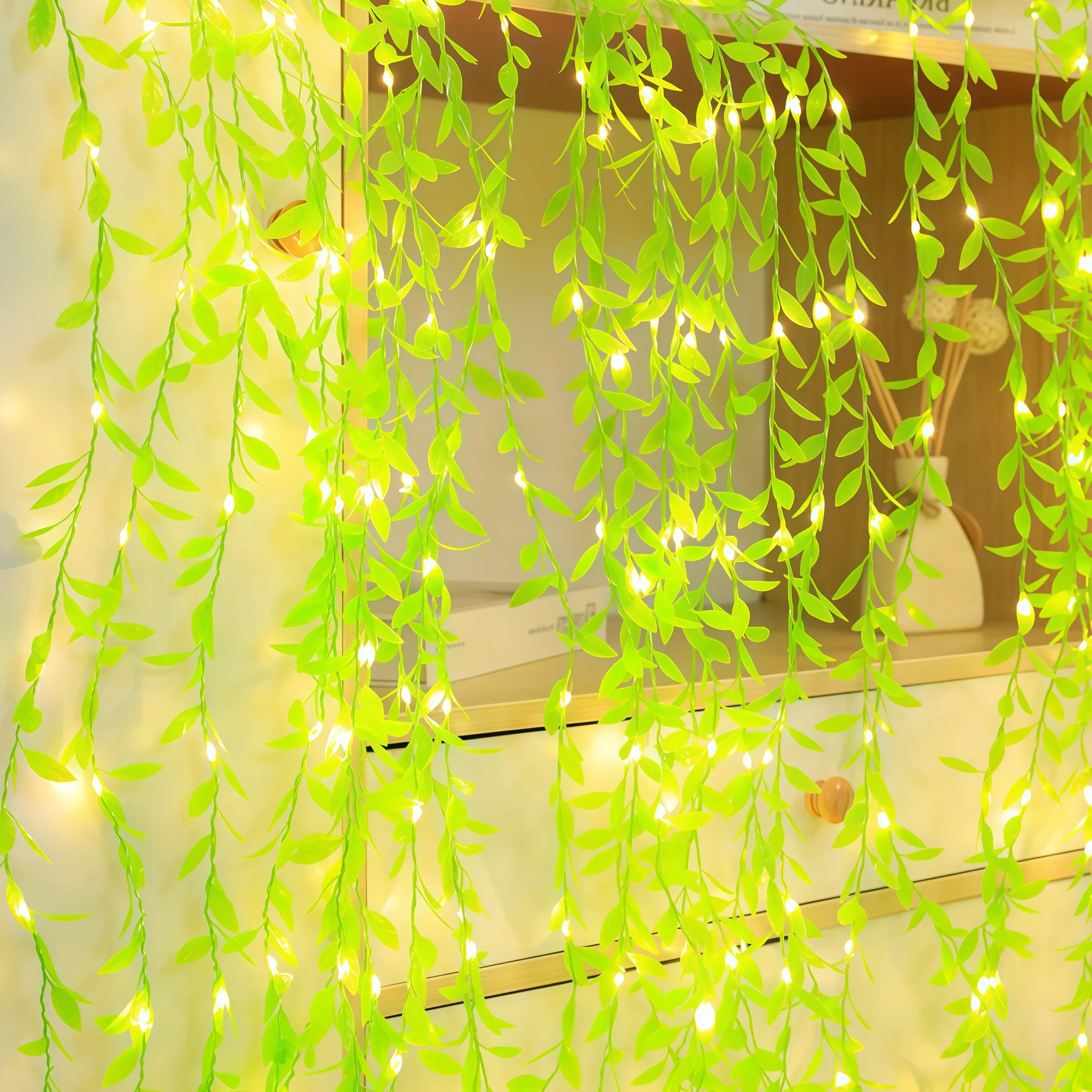 

LED гирлянда из зеленых листьев OKAL RED EAST