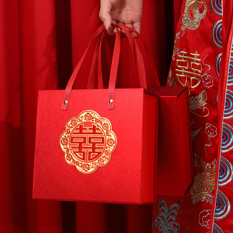 

Wedding, engagement and engagement gift box