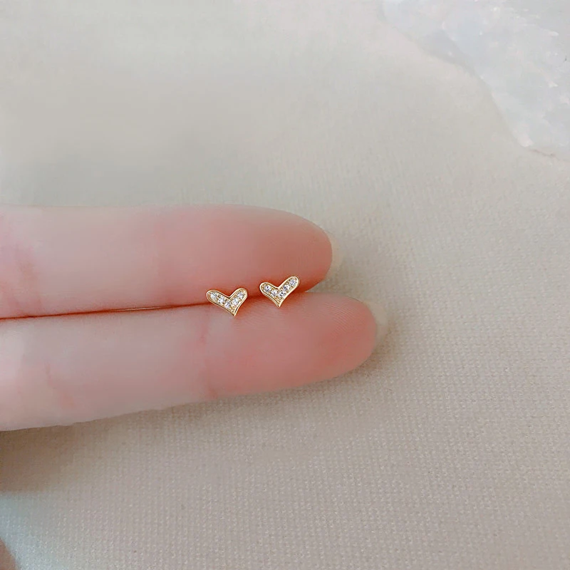 

Hot Girls Irregular Mini Heart Shape Stud Earrings For Women With Zircon Stone Fine Exquisite 2022 New Stylish Ear Jewelry Gifts
