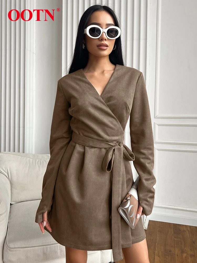 Элегантное замшевое трикотажное женское платье OOTN со шнуровкой коричневые