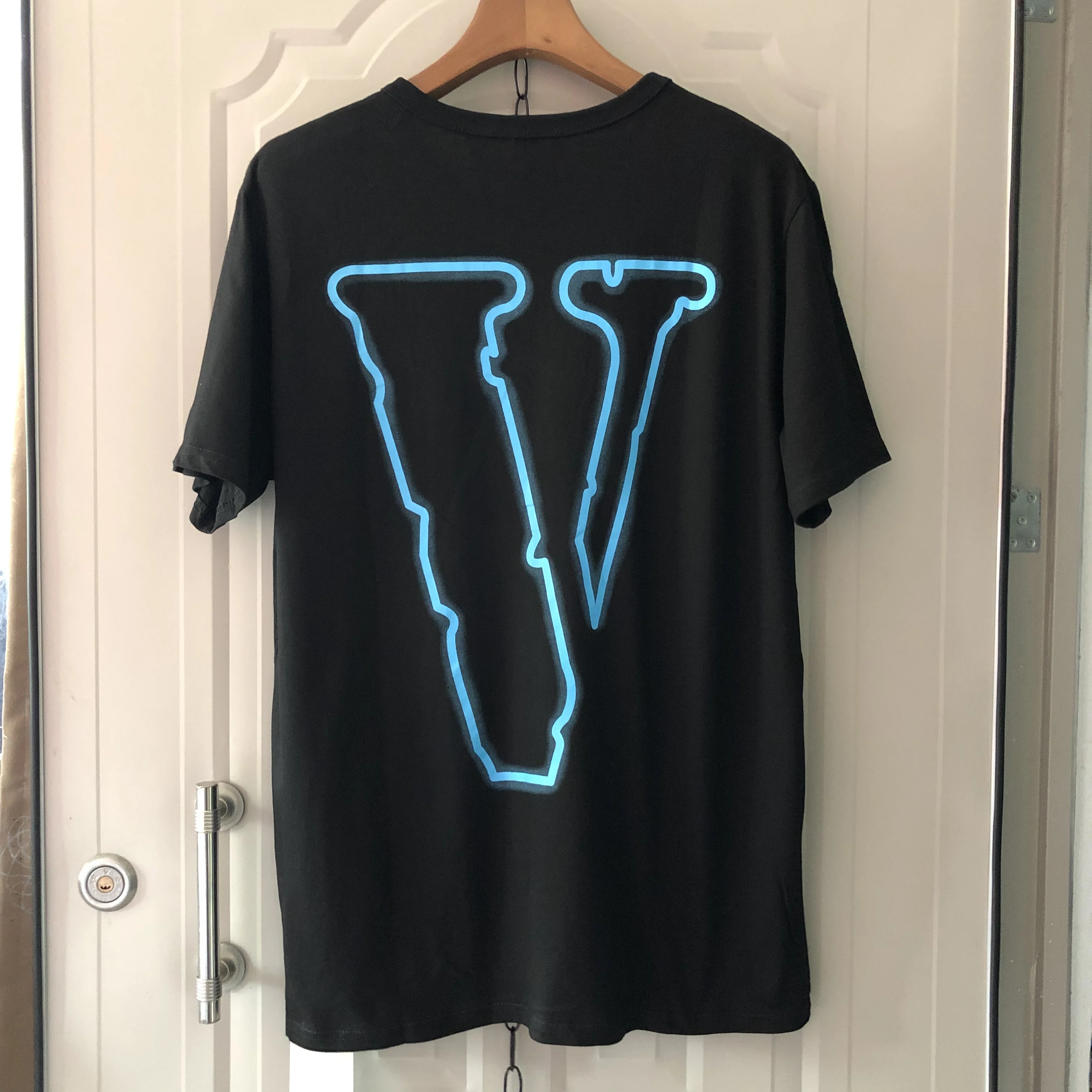 

Повседневная модная уличная футболка VLONE для мужчин и женщин, свободная футболка из 100% хлопка с круглым вырезом, подарок для девушки-парня, ...
