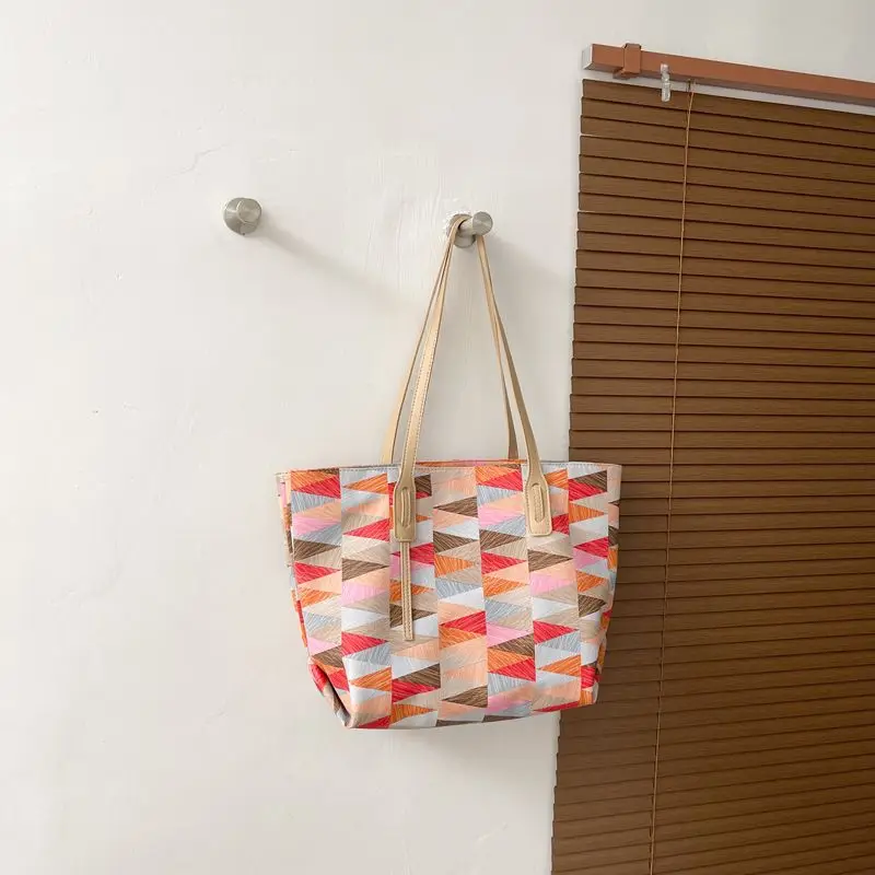 Autumn 2022 New Trendy Fashion Large -capacity Storage Shoulder Bag Simple Casual Light Handbags