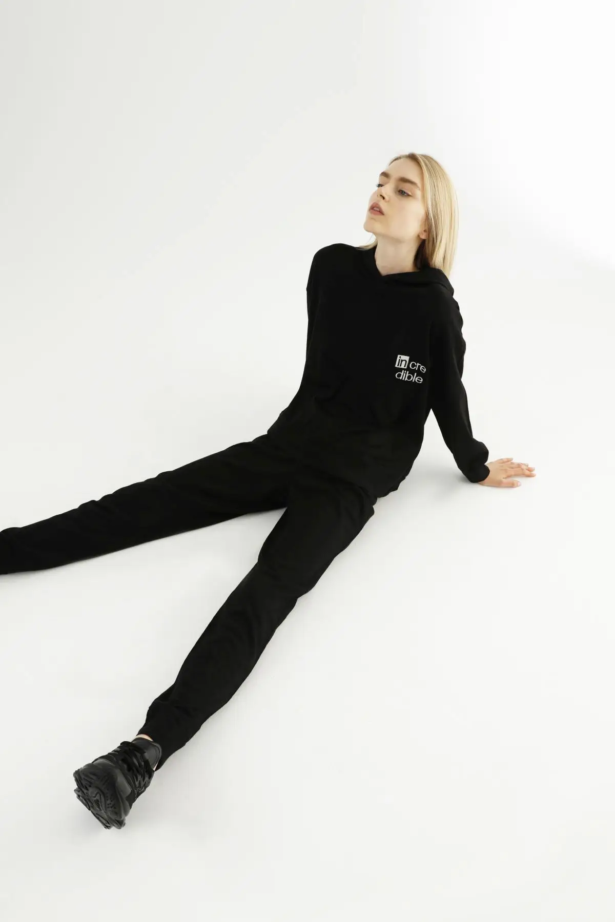 

Black Hooded Bottom-Top Knitwear Suit