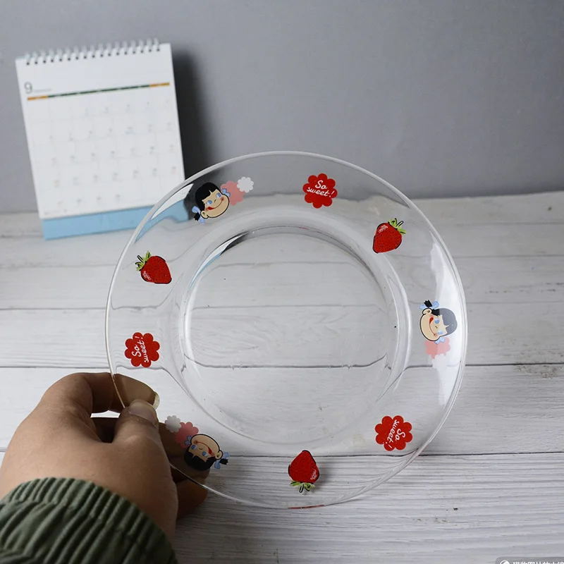 Простой и милый набор чашек для завтрака с молочной улыбающейся сестрой